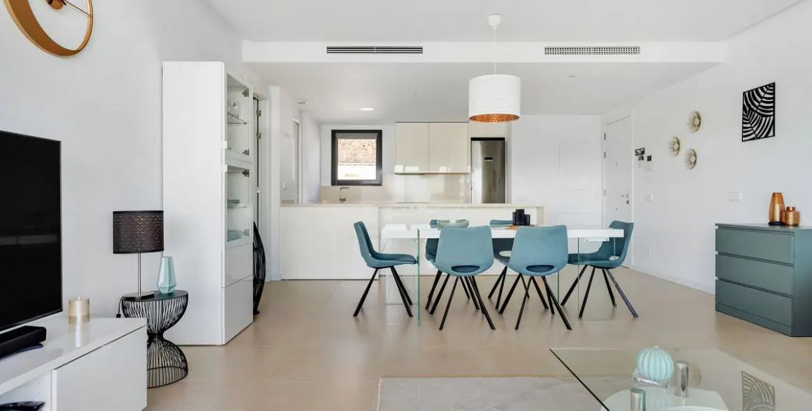 Sale of middle floor apartment in Fuengirola 18