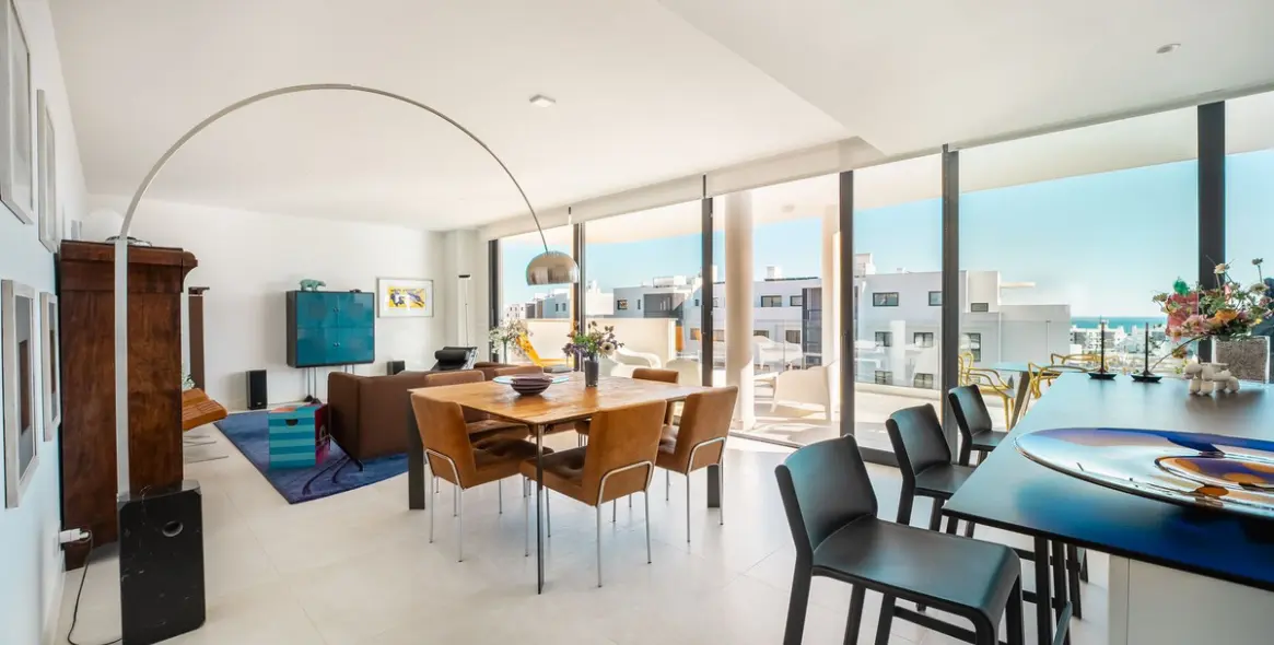 Sale of middle floor apartment in Fuengirola 1