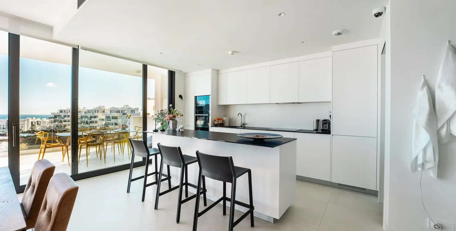 Sale of middle floor apartment in Fuengirola 3