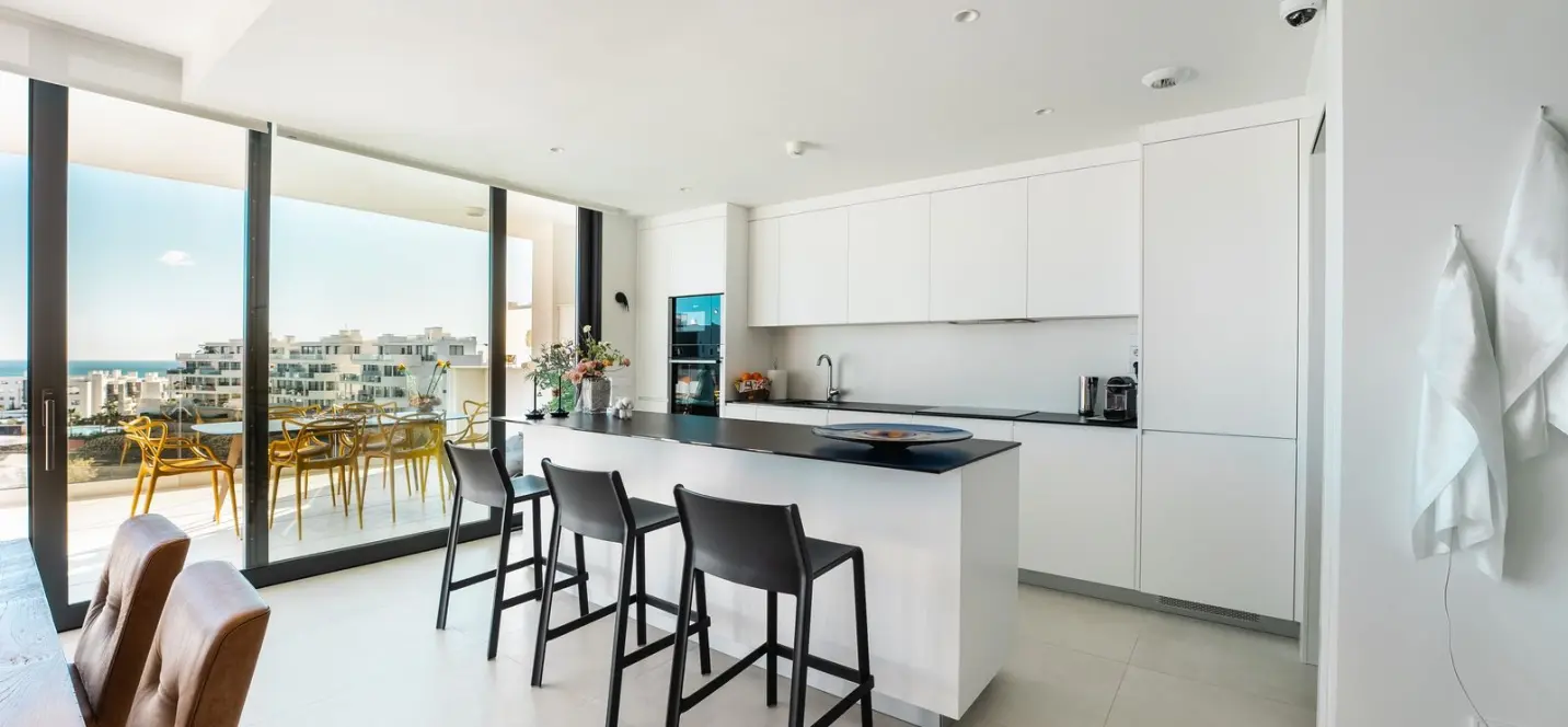 Venta de apartamento en planta media en Fuengirola 2