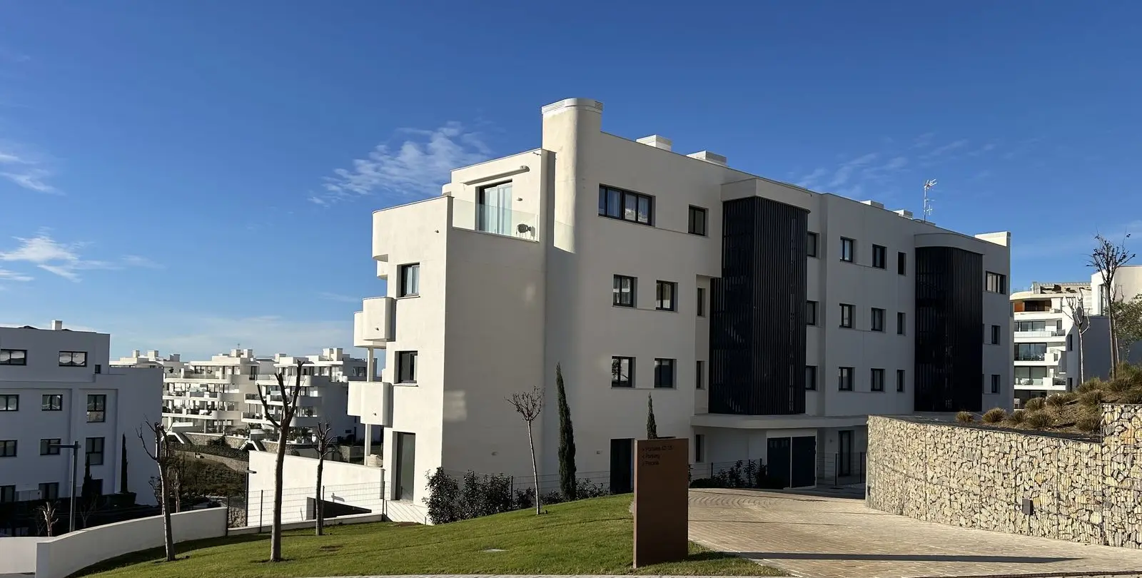 Sale of middle floor apartment in Fuengirola 25