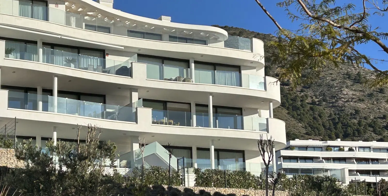 Sale of middle floor apartment in Fuengirola 26