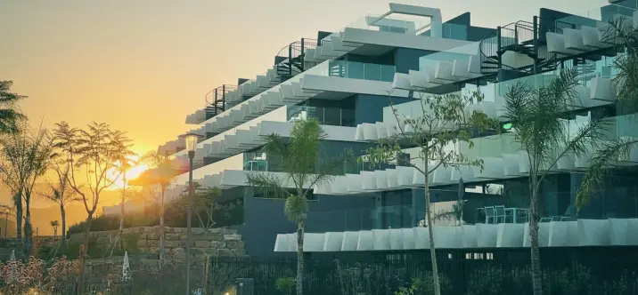 Sale of middle floor apartment in Estepona 1