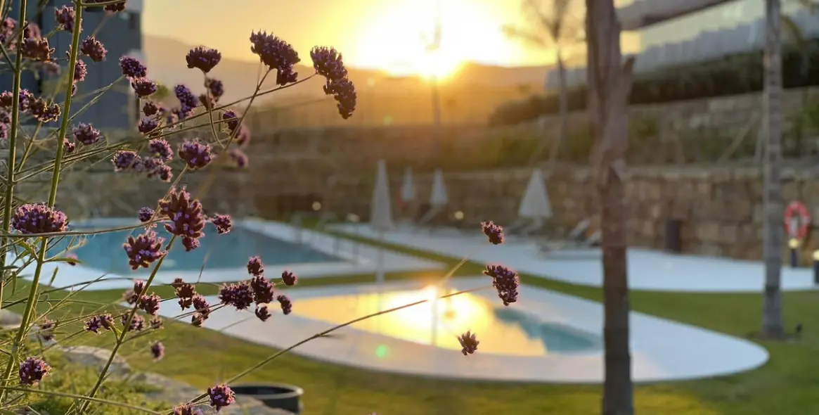 Sale of middle floor apartment in Estepona 3