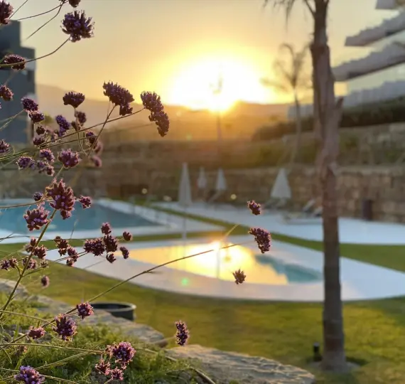 Sale of middle floor apartment in Estepona