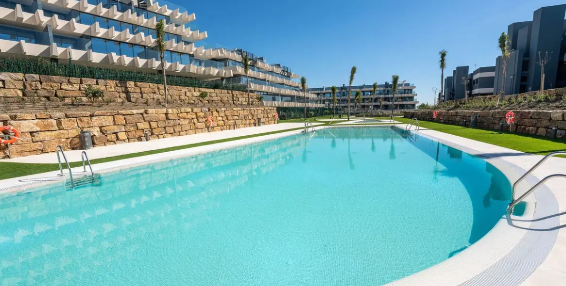 Sale of middle floor apartment in Estepona 4