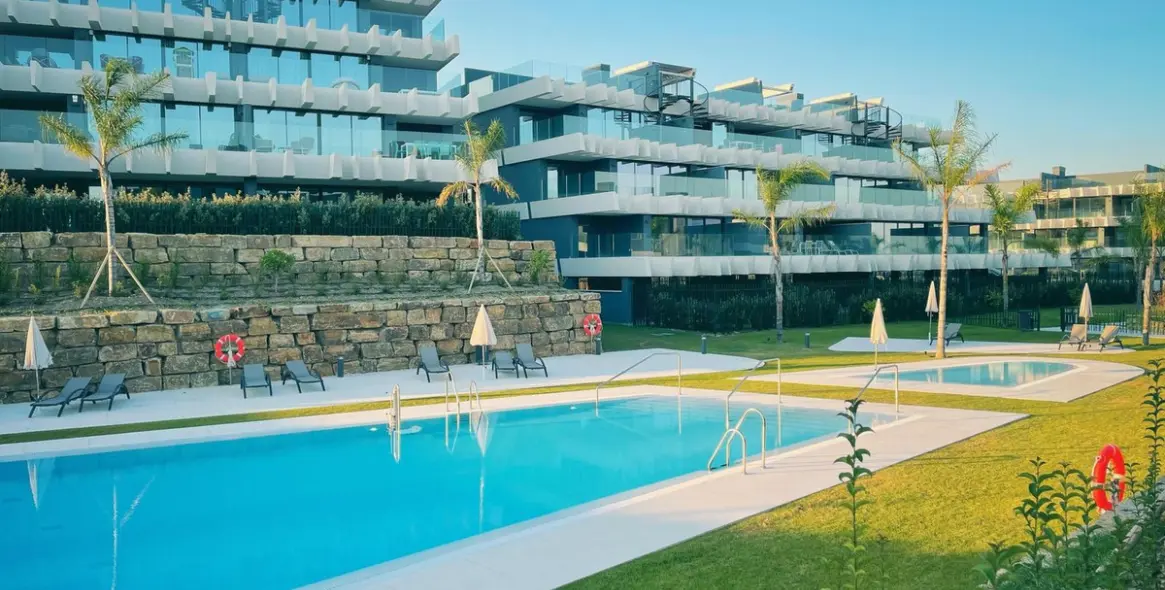Sale of middle floor apartment in Estepona 5
