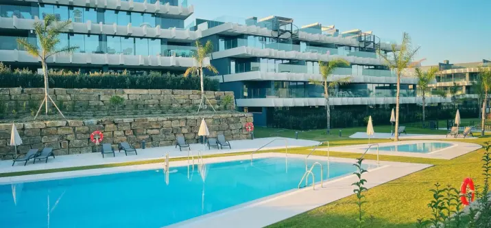 Sale of middle floor apartment in Estepona 4