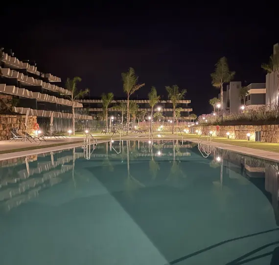 Sale of middle floor apartment in Estepona