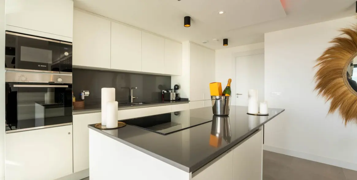 Sale of middle floor apartment in Estepona 14