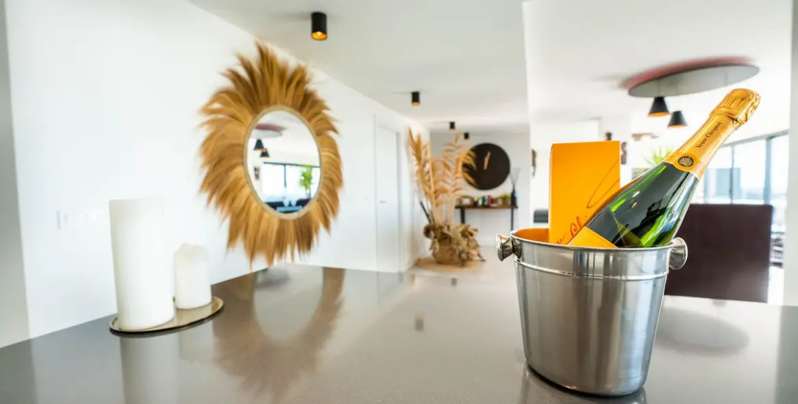 Sale of middle floor apartment in Estepona 16