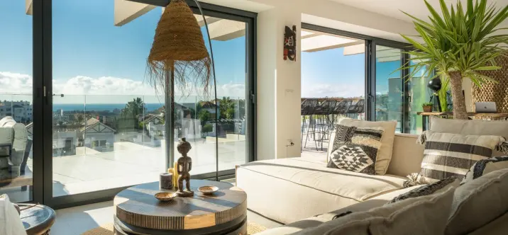 Sale of middle floor apartment in Estepona 0