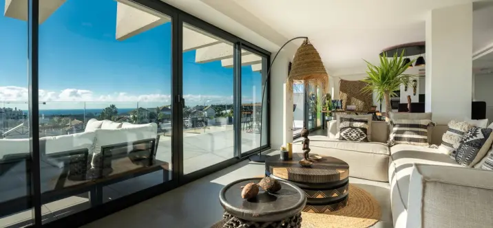 Sale of middle floor apartment in Estepona 1