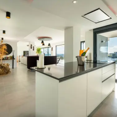 Sale of middle floor apartment in Estepona