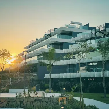 Sale of middle floor apartment in Estepona