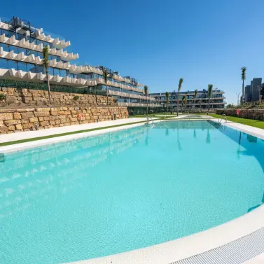 Sale of middle floor apartment in Estepona