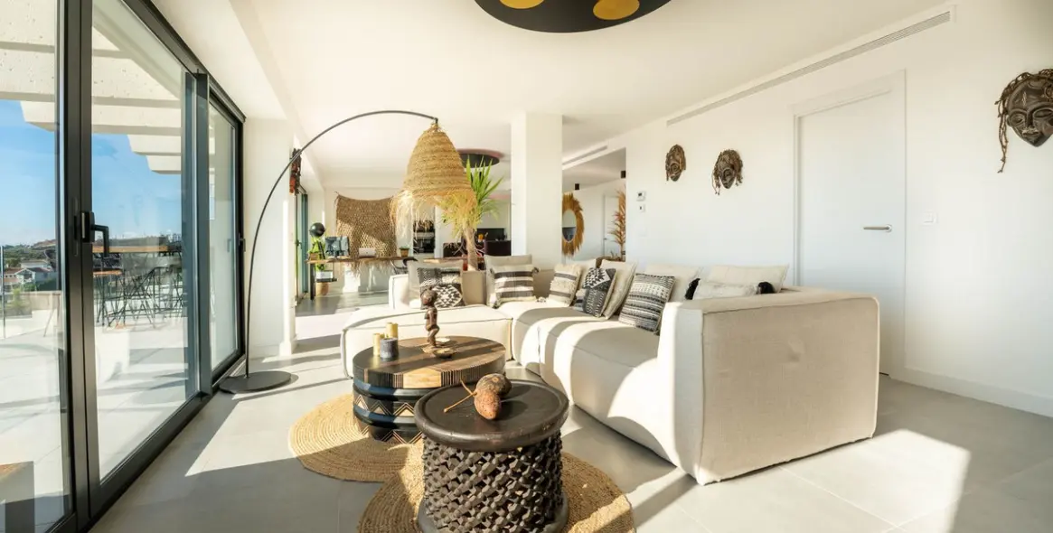 Sale of middle floor apartment in Estepona 13