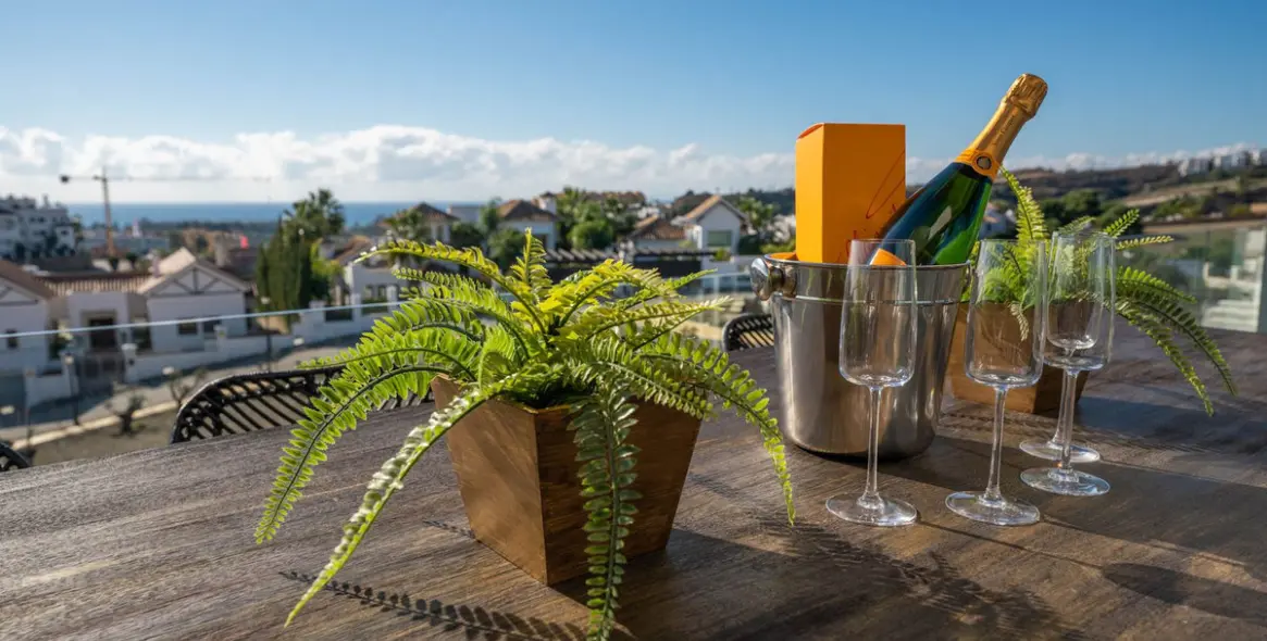 Sale of middle floor apartment in Estepona 18