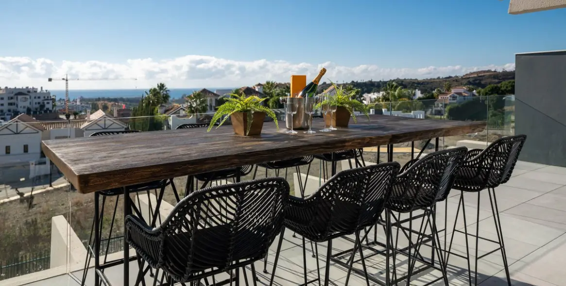 Sale of middle floor apartment in Estepona 19