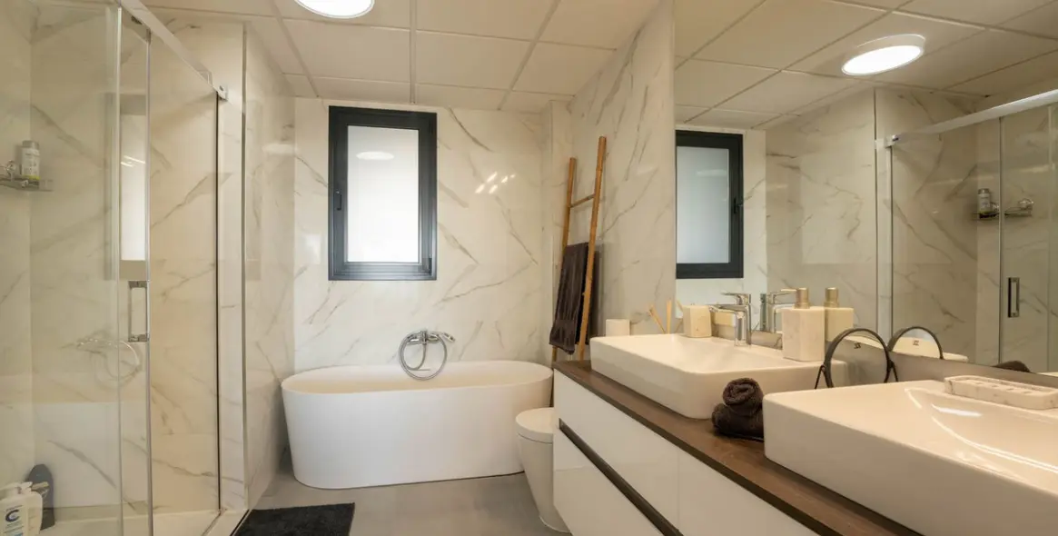 Продажа апартаментов на среднем этаже в Estepona 38