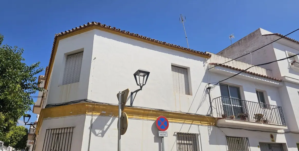 Sale of townhouse in Estepona 2