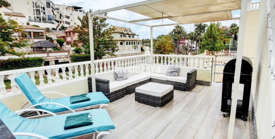 Продажа дома на две семьи в Benalmadena Costa 2