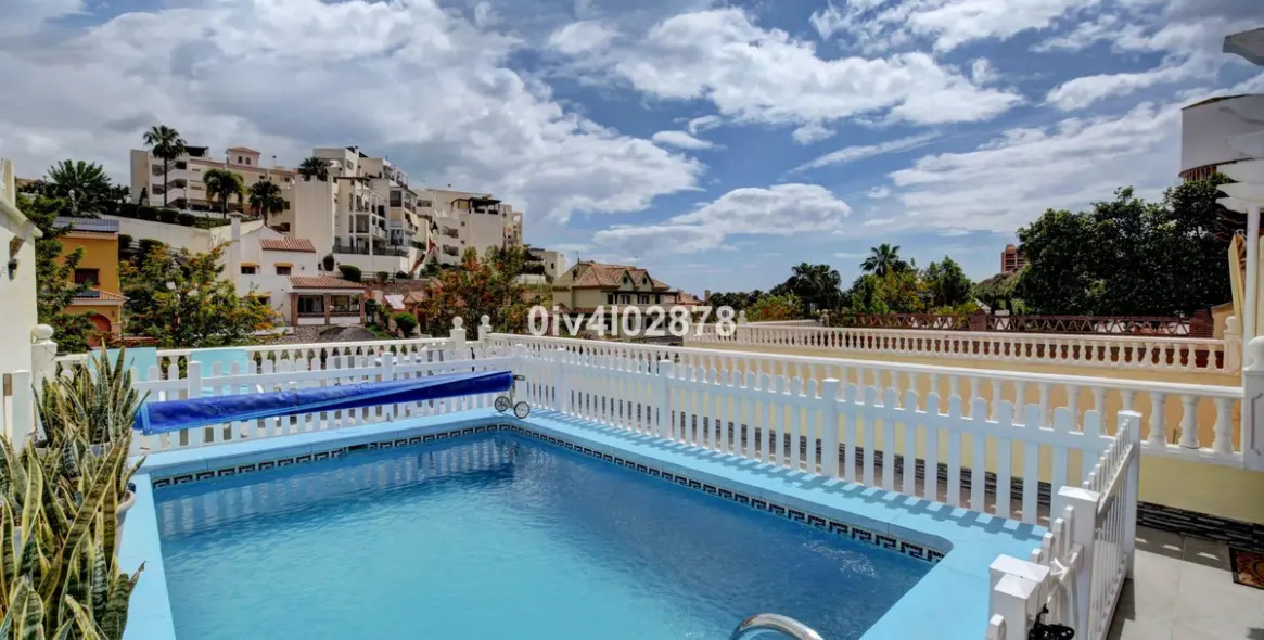 Продажа дома на две семьи в Benalmadena Costa 3