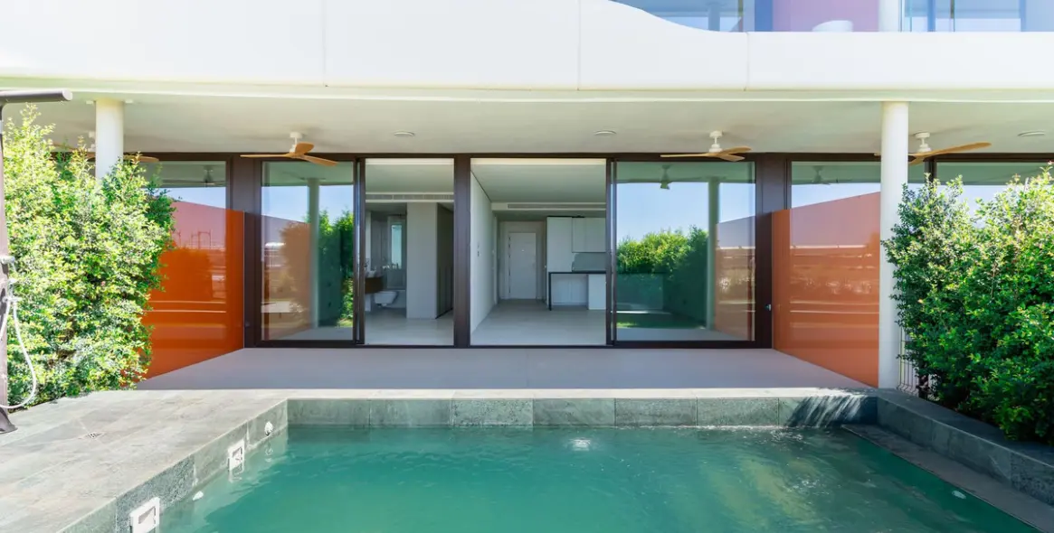 Долгосрочная аренда апартаментов на первом этаже в Higueron 1