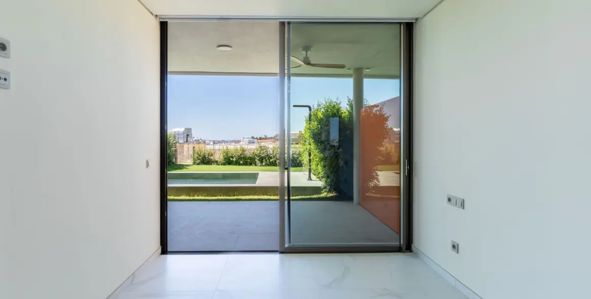 Долгосрочная аренда апартаментов на первом этаже в Higueron 4