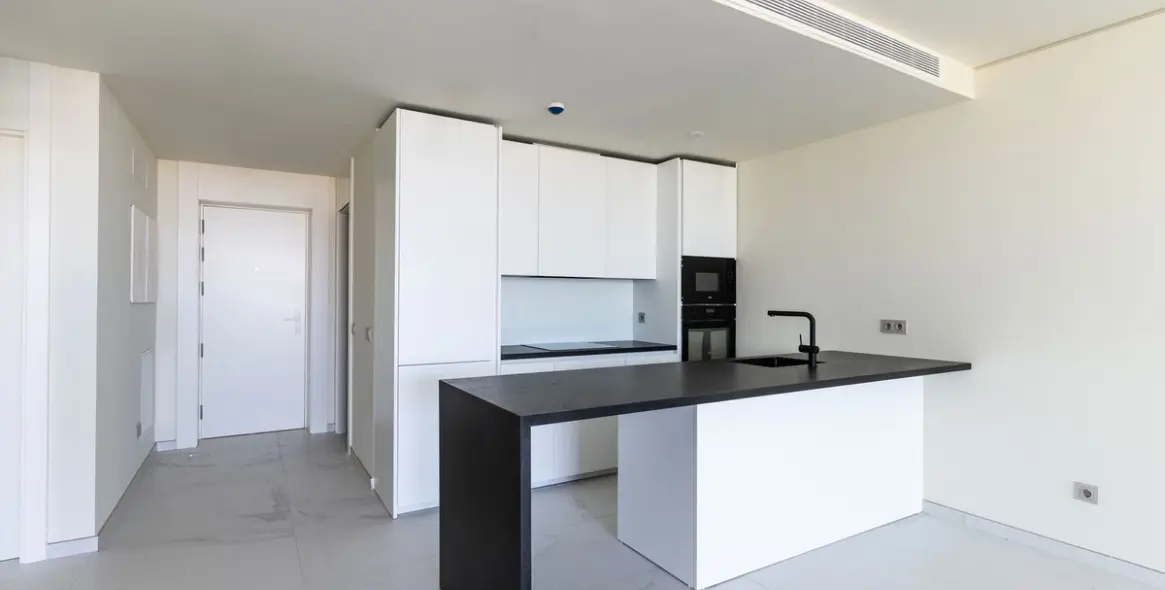 Долгосрочная аренда апартаментов на первом этаже в Higueron 8