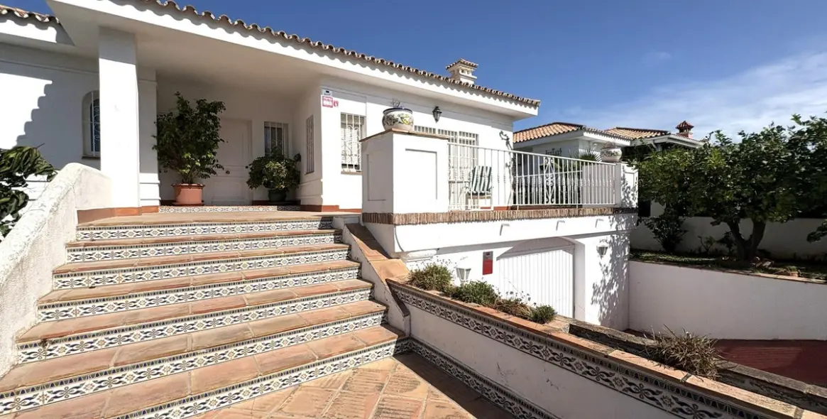 Sale of detached villa in Alhaurín de la Torre 1