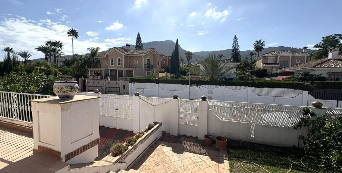 Sale of detached villa in Alhaurín de la Torre 2
