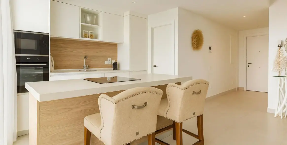Venta de apartamento en planta media en Higueron 3