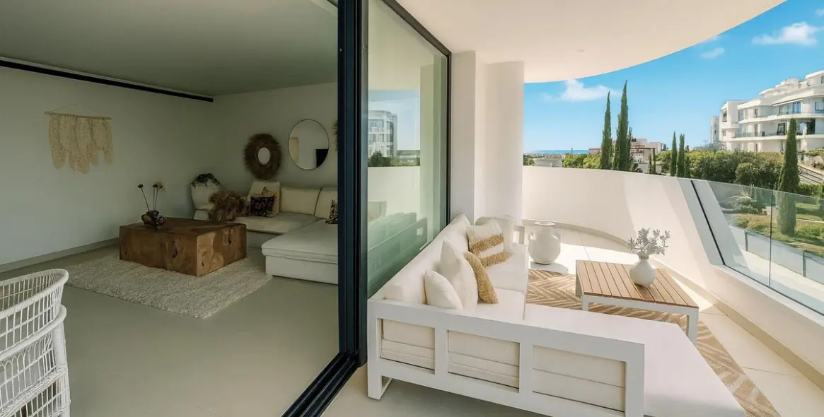 Venta de apartamento en planta media en Higueron 13