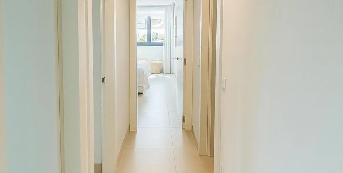 Venta de apartamento en planta media en Higueron 17