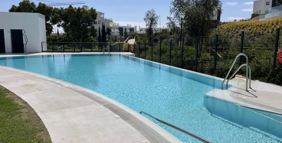 Venta de apartamento en planta media en Higueron 39