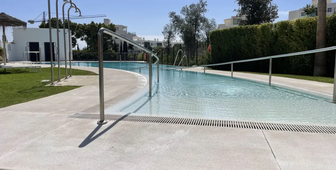 Venta de apartamento en planta media en Higueron 40