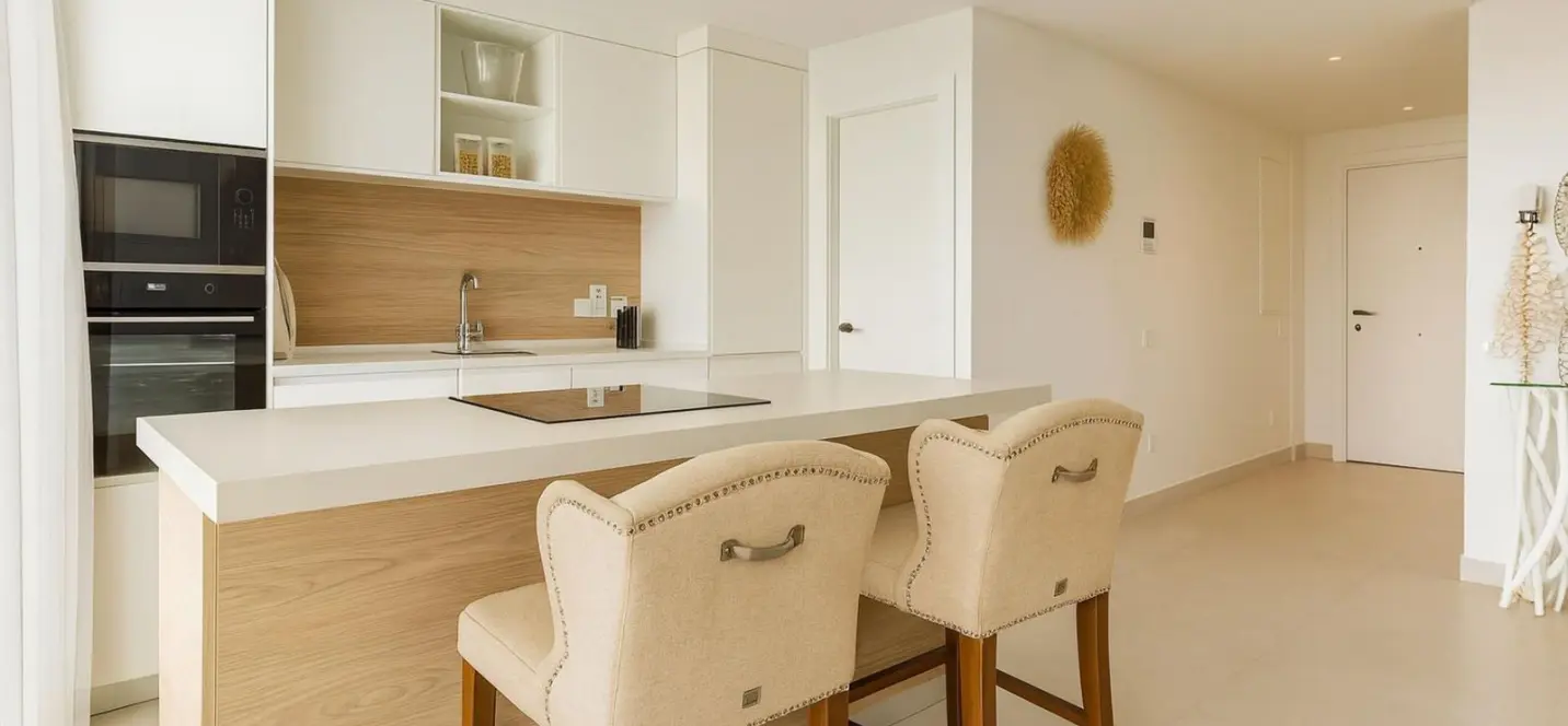 Venta de apartamento en planta media en Higueron 3