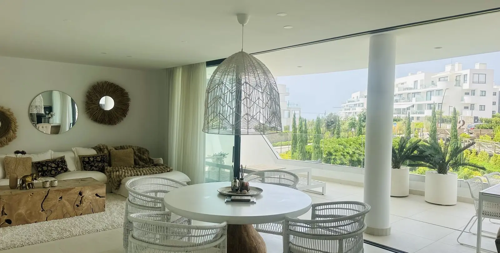 Sale of middle floor apartment in Higueron 11