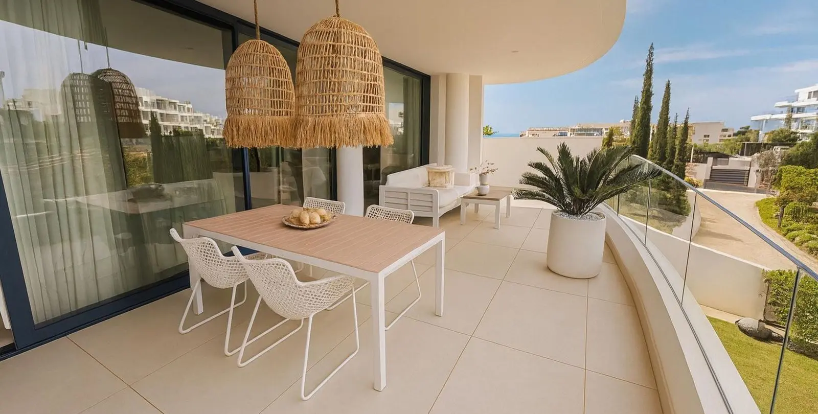 Sale of middle floor apartment in Higueron 12