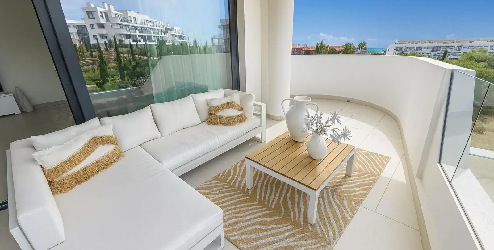 Sale of middle floor apartment in Higueron 13