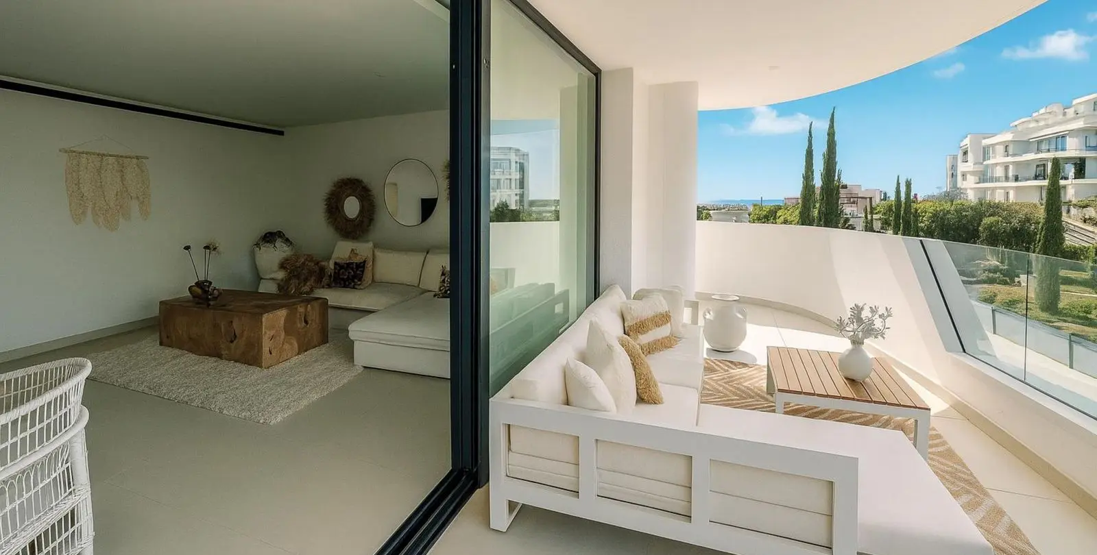 Sale of middle floor apartment in Higueron 15
