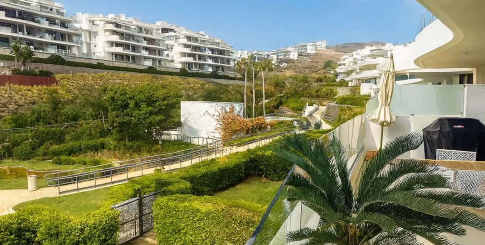 Sale of middle floor apartment in Higueron 16