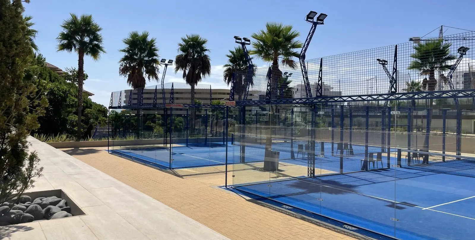 Sale of middle floor apartment in Higueron 38