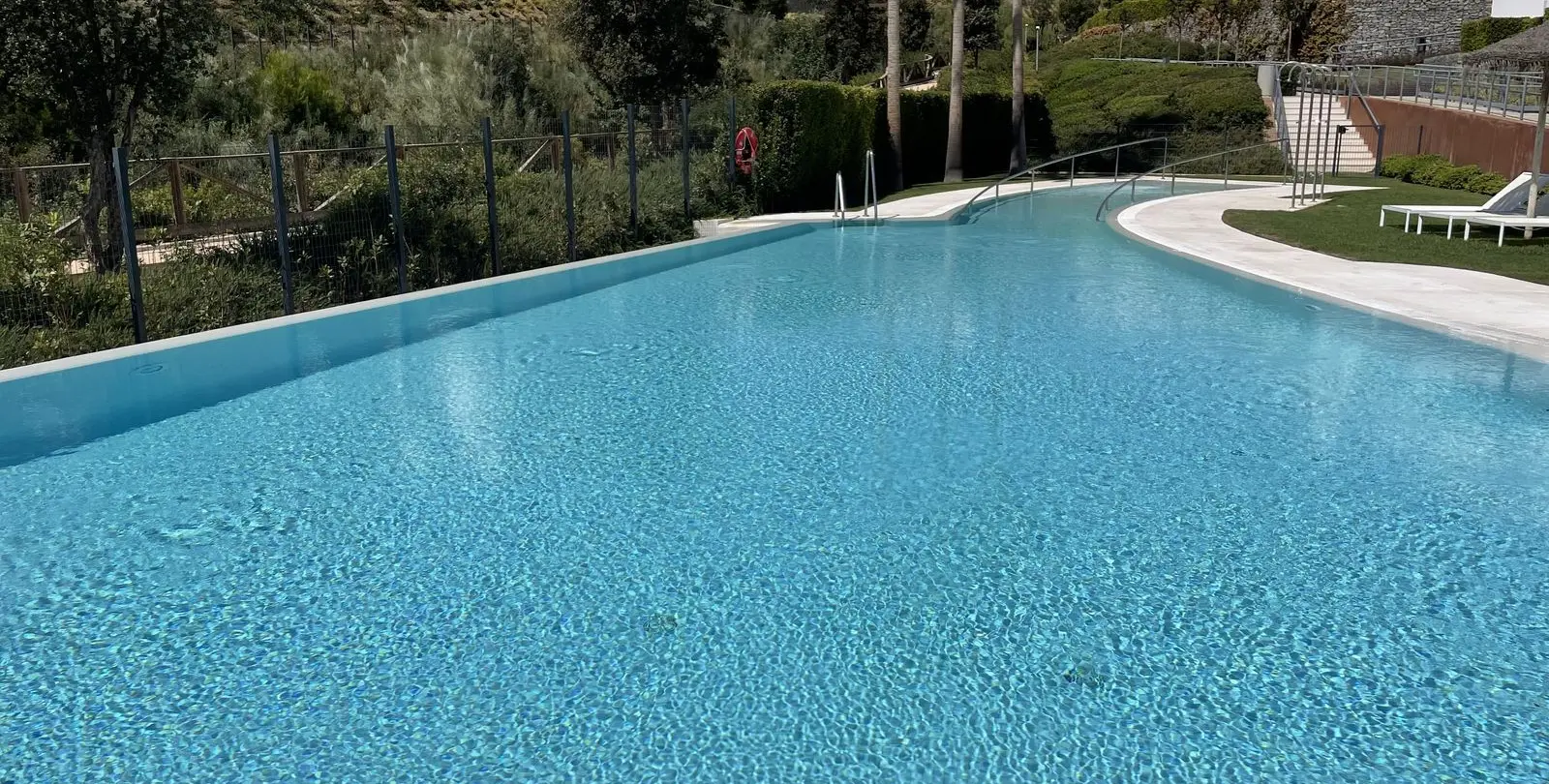 Sale of middle floor apartment in Higueron 40