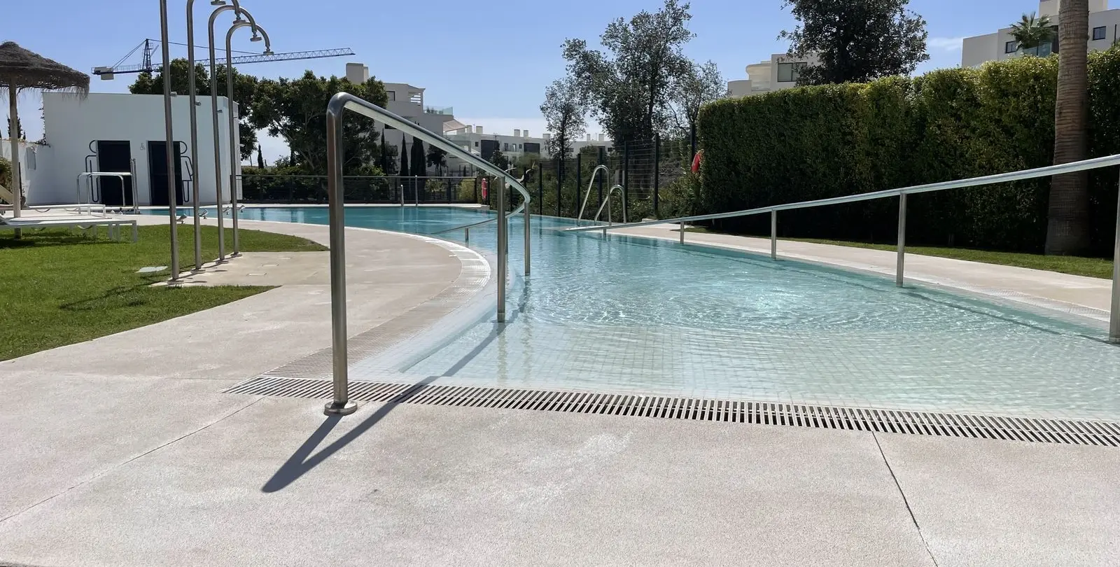 Sale of middle floor apartment in Higueron 42