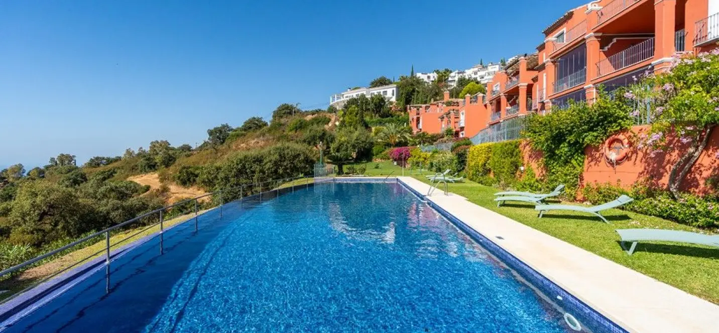 Sale of middle floor apartment in La Mairena 2