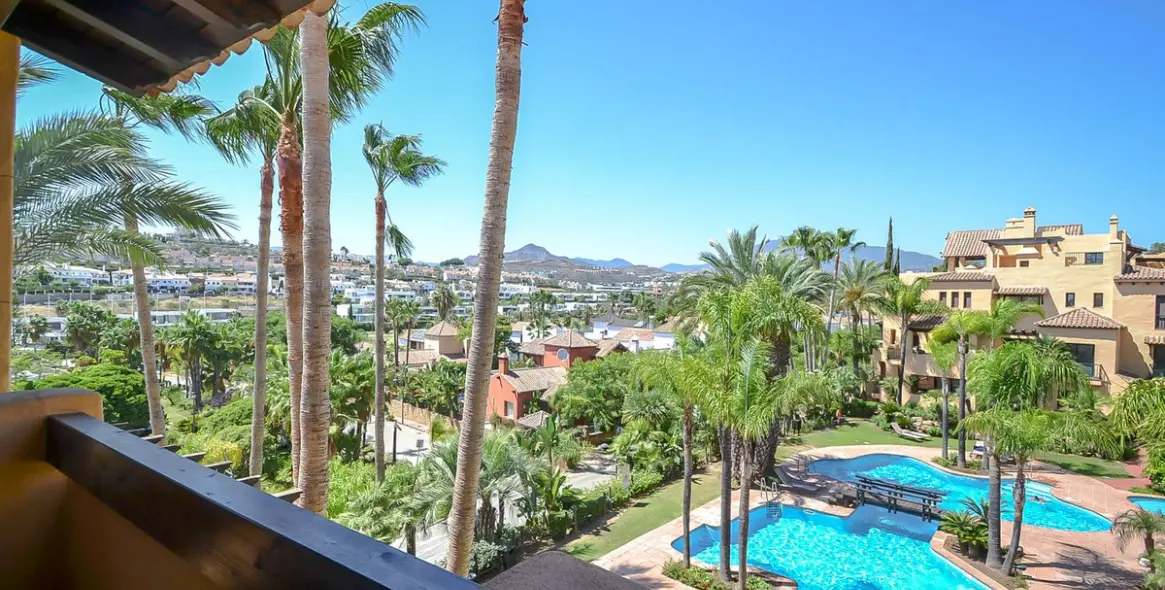 Sale of penthouse in Atalaya 15