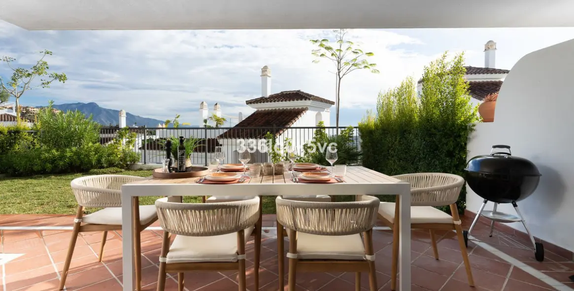 Sale of ground floor apartment in Benahavís 30