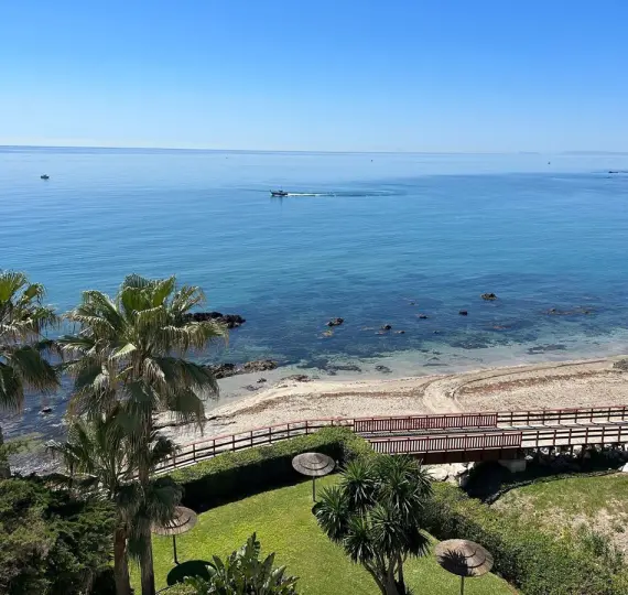 Sale of middle floor apartment in Riviera del Sol